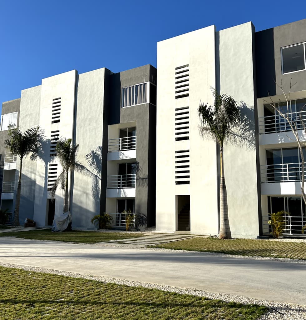 Edificio moderno Stone Towers III con arquitectura contemporánea